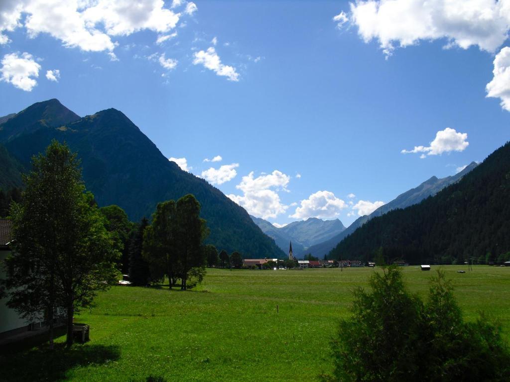 Ferienhaus Lechtaler Alpen Bach  Exterior photo
