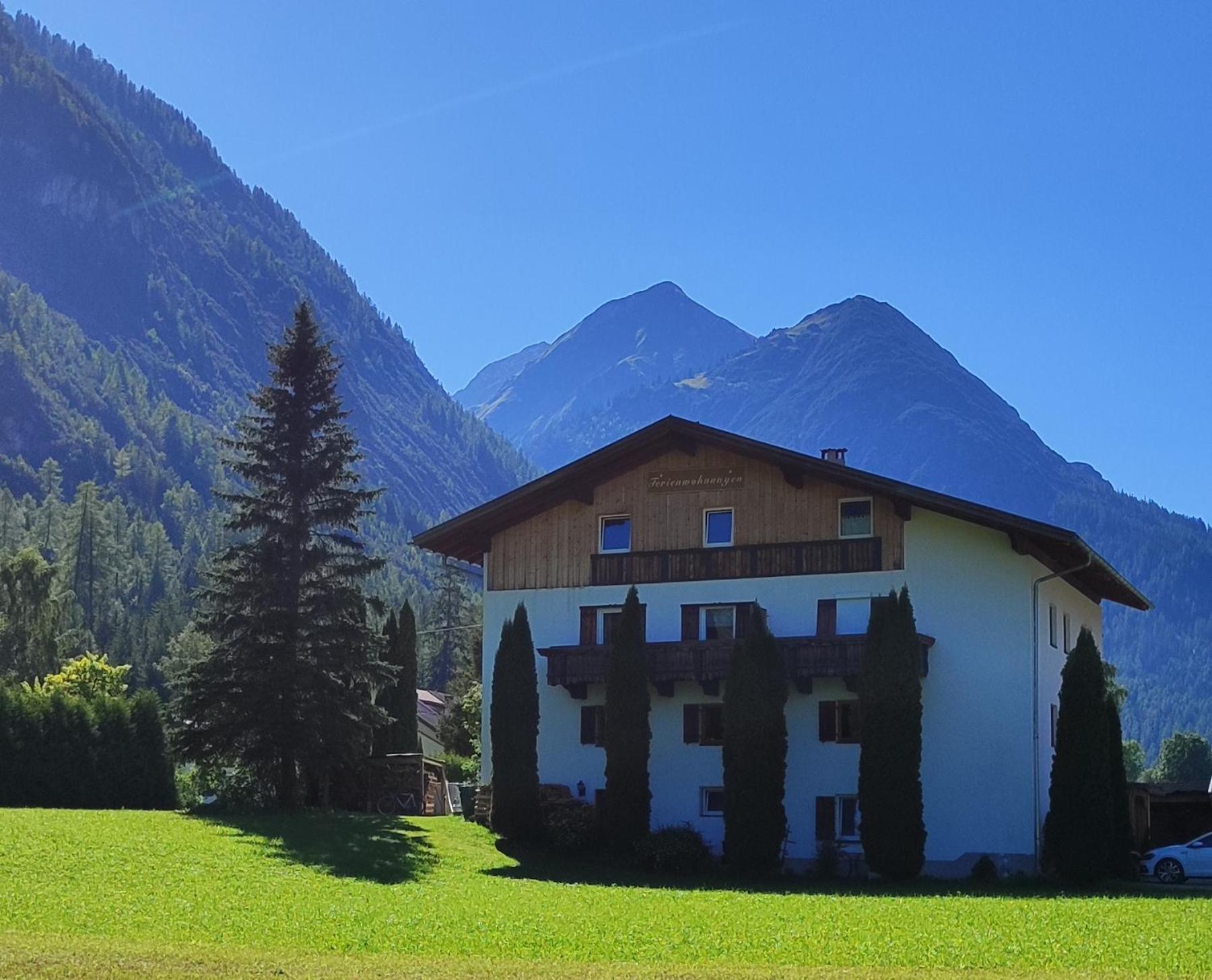 Ferienhaus Lechtaler Alpen Bach  Exterior photo